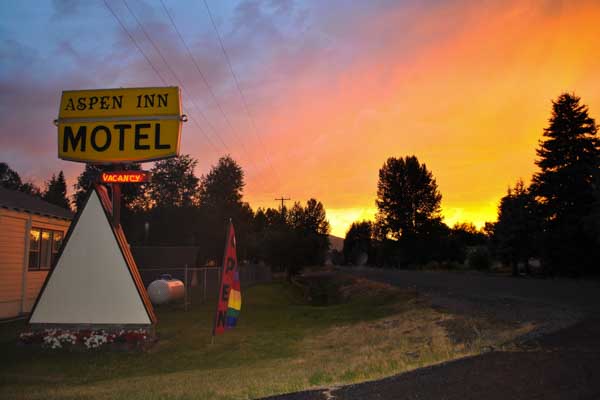 Sunset, The Aspen Inn, Fort Klamath, Oregon, USA